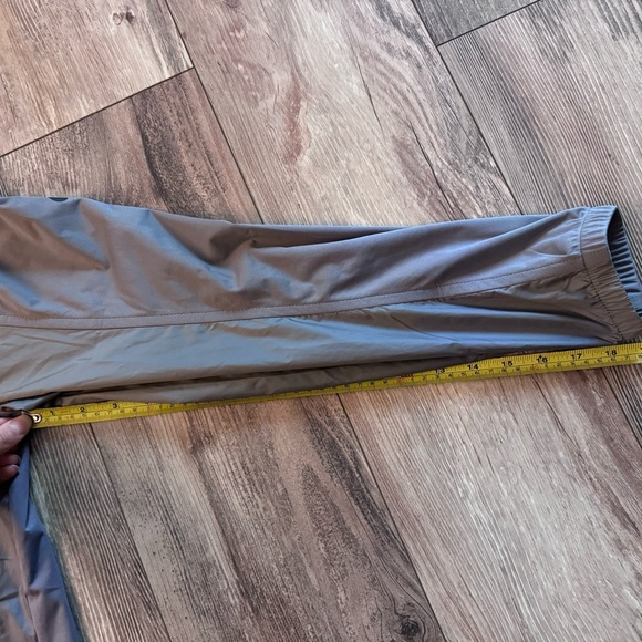 Nike Shield Softshell Jacket Men Size M Full Zip Color Grey 2 Pockets Polyester - Picture 4 of 8